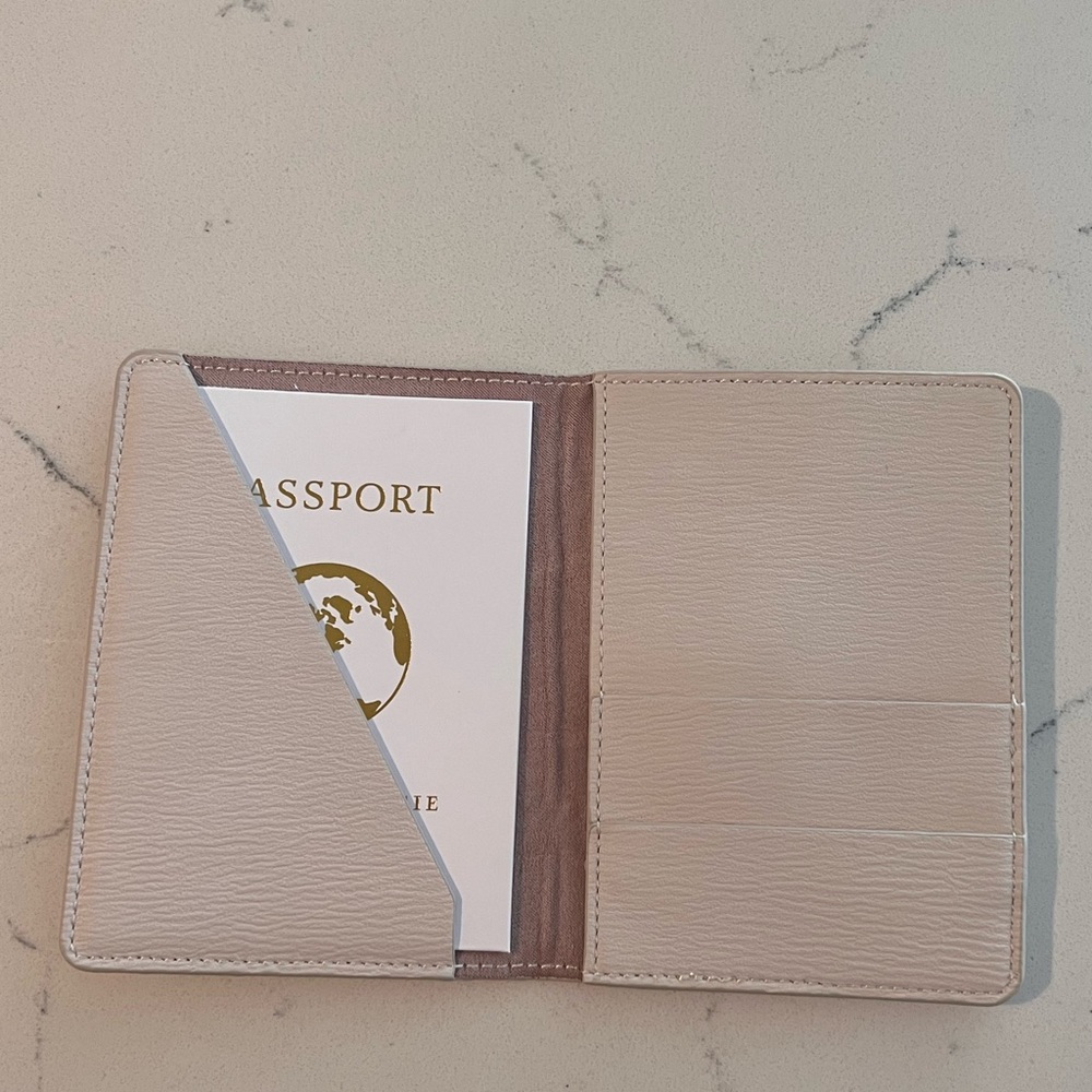 Anthropologie passport holder, NWT